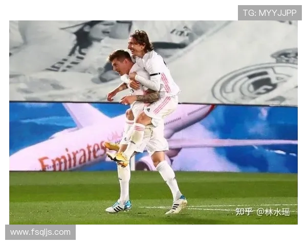 Lautaro激情庆祝动作引热议,展现竞技状态与情绪释放 Lautaro激情庆祝动作引热议,展现竞技状态与情绪释放